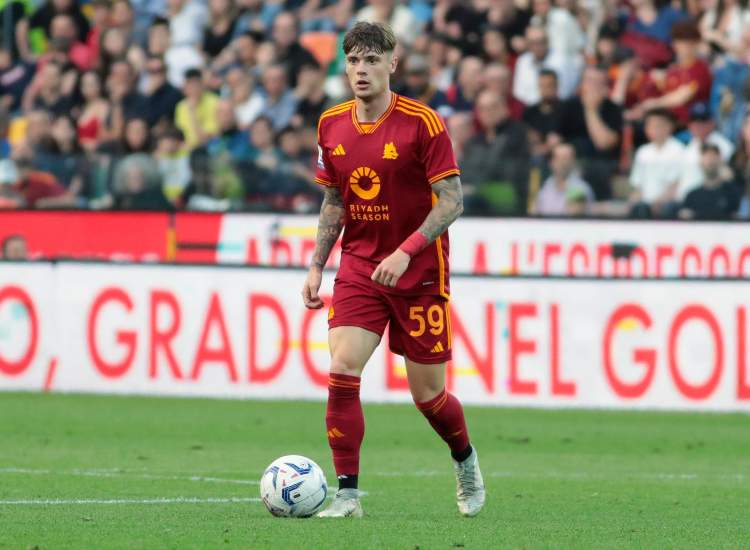 Nicola Zalewski con la maglia della Roma - fonte Lapresse - mondosportivo.it