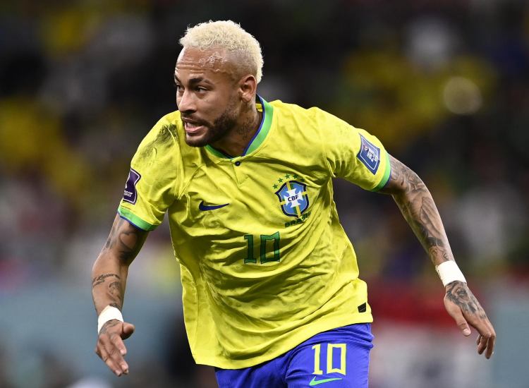 Neymar con la maglia della nazionale - fonte Lapresse - mondosportivo.it