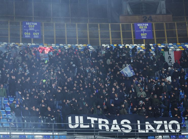 Gli ultras della Lazio - fonte Lapresse - mondosportivo.it