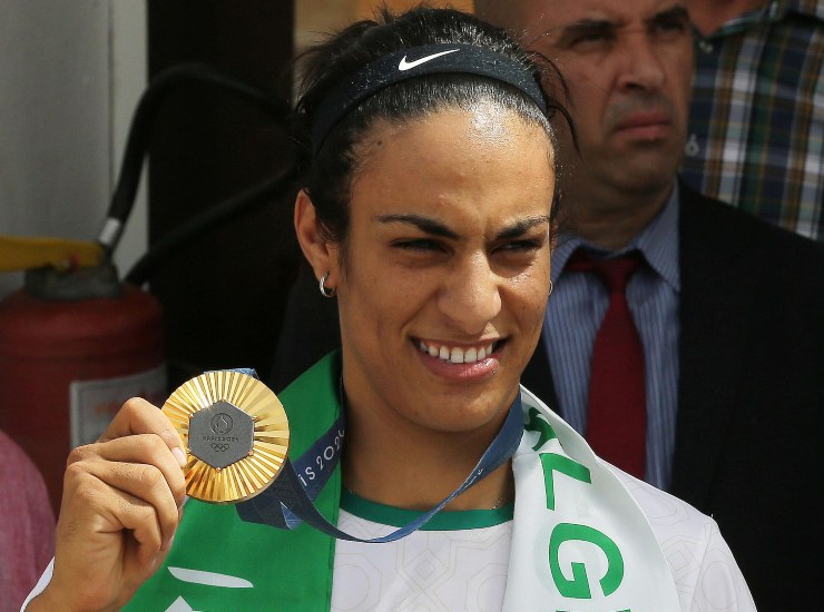 Imane Khelif con la medaglia d'oro - fonte Ansa Foto - mondosportivo.it