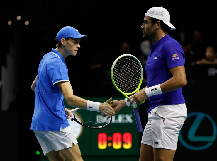 Jannik Sinner e Berrettini durante la Coppa Davis - fonte Ansa Foto - mondosportivo.it