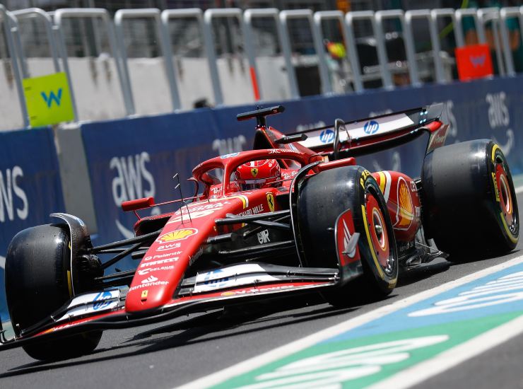 Leclerc a bordo della sua Ferrari - fonte Ansa Foto - mondosportivo.it