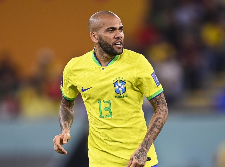 Dani Alves con la maglia del Brasile - fonte Lapresse - mondosportivo.it