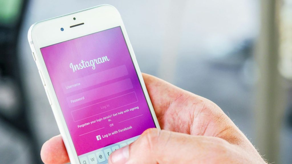 La punizione su Instagram - fonte Pexels - mondosportivo.it